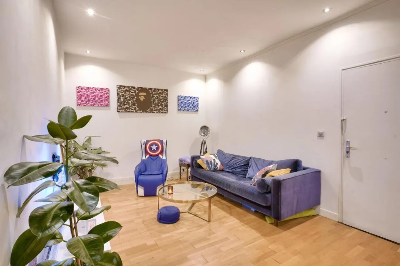 Nice Apartment For 2 People Париж Франция