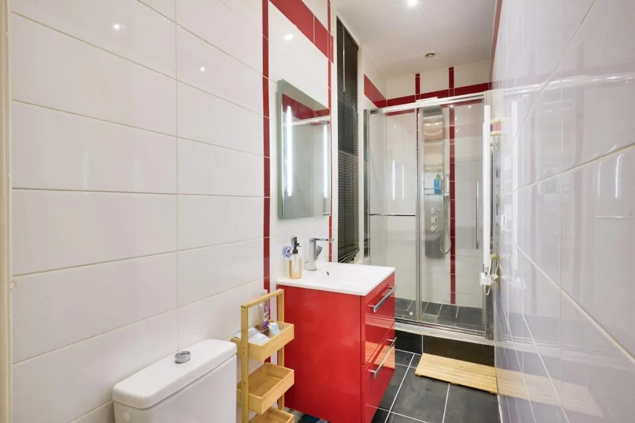 Nice Apartment For 2 People Париж